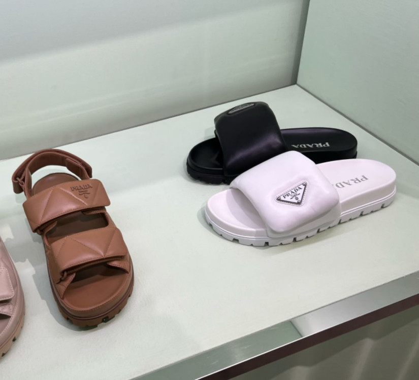 프라다 나파패딩 슬리퍼 36 - 화이트 이미지