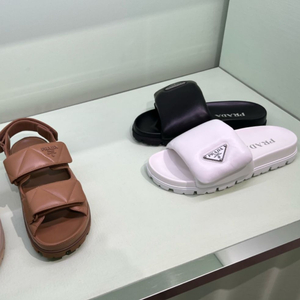 프라다 나파패딩 슬리퍼 36 - 화이트 이미지