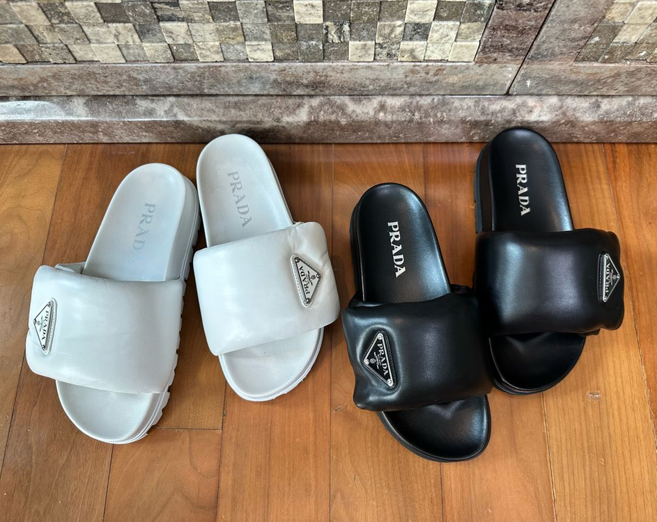 프라다 나파패딩 슬리퍼 36 - 화이트 이미지