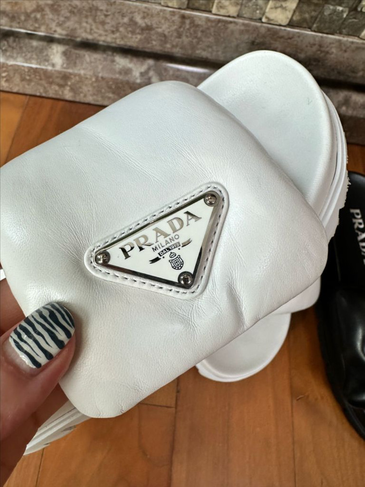 프라다 나파패딩 슬리퍼 36 - 화이트 이미지