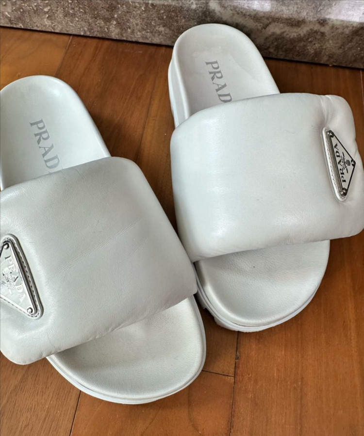 프라다 나파패딩 슬리퍼 36 - 화이트 이미지