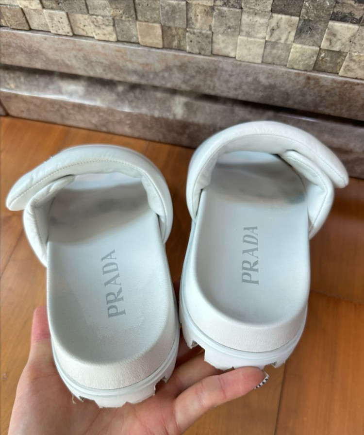프라다 나파패딩 슬리퍼 36 - 화이트 이미지