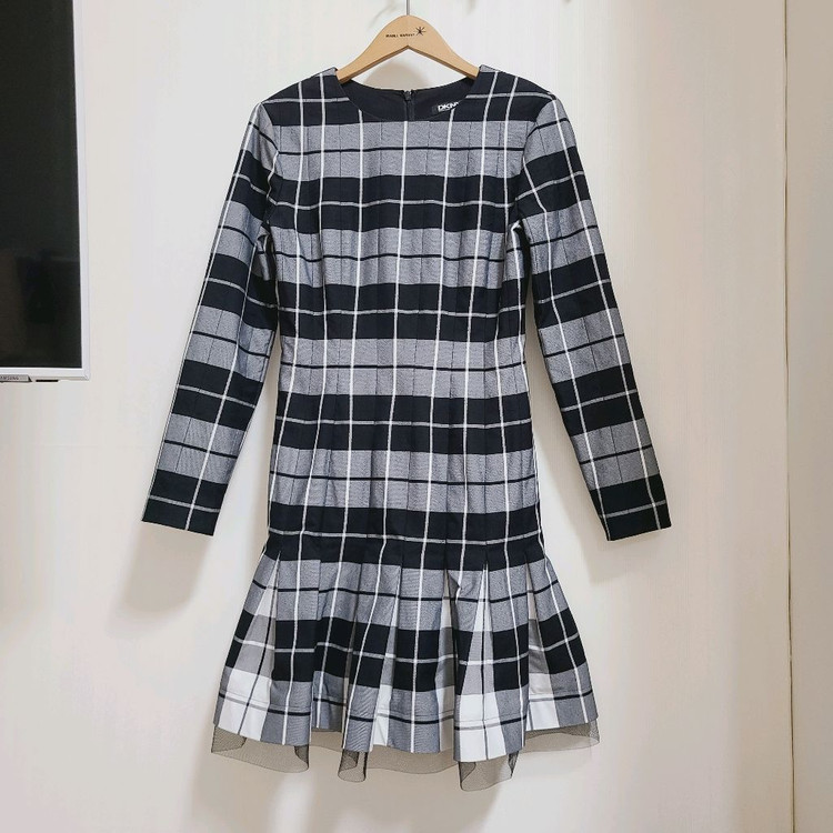 여성55 s 스몰 2사이즈 DKNY 체크 플레어 원피스 봄 가을 블랙 앤 화이트 한섬 하객룩 면원피스 명품 여성복 이미지