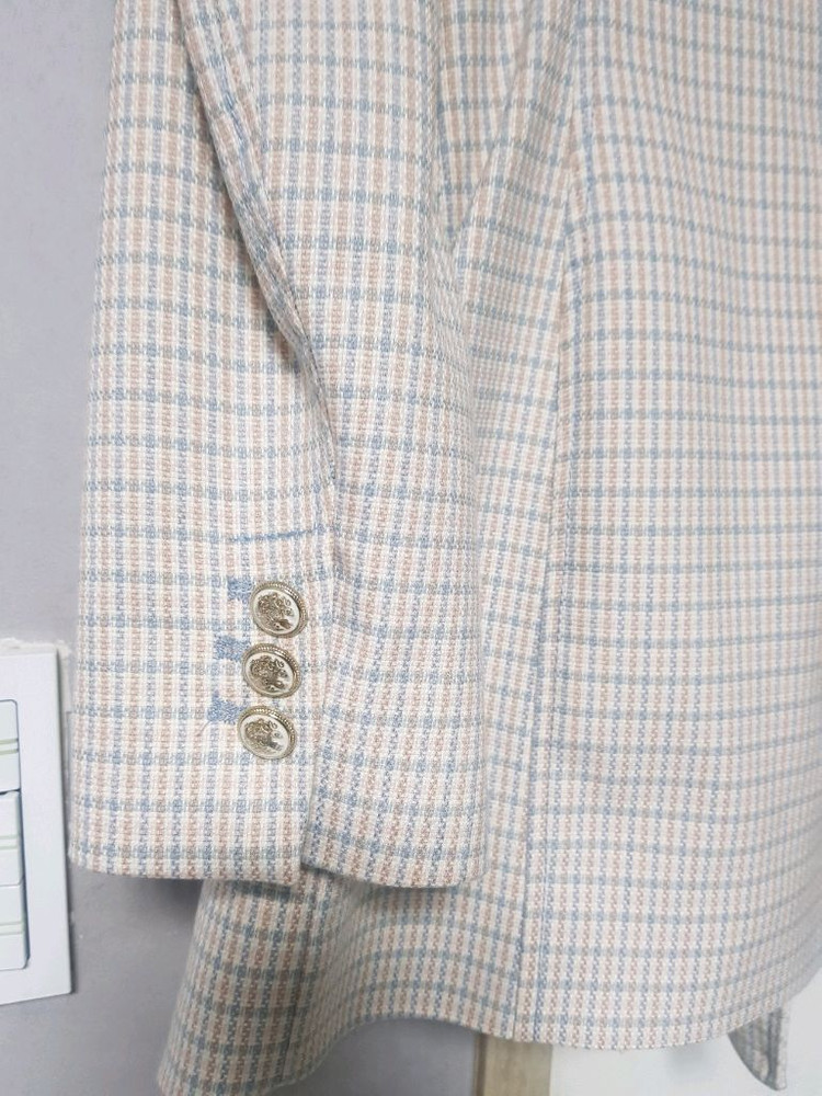 ZARA 브랜드의 체크 패턴 더블 버튼 자켓입니다 xs총장 76cm가슴단면 45cm여성스러운 체크 패턴과 금장 버튼 이미지