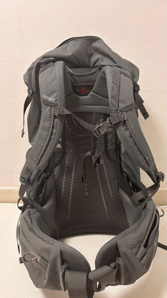 오스프리 렌 65 여성 등산 배낭 그레이 (방수커버 포함) 이미지