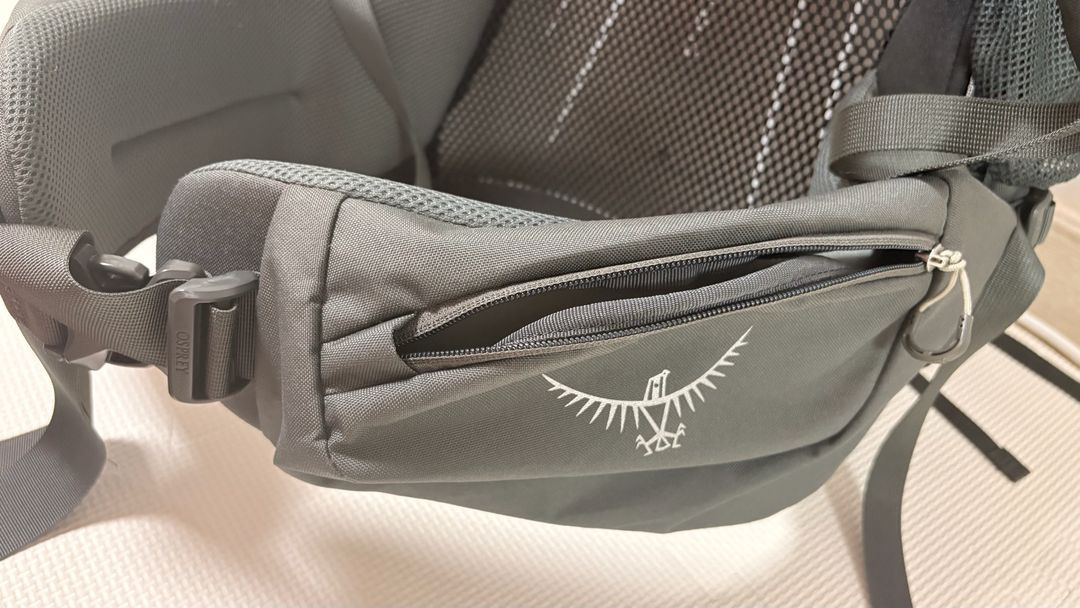 오스프리 렌 65 여성 등산 배낭 그레이 (방수커버 포함) 이미지