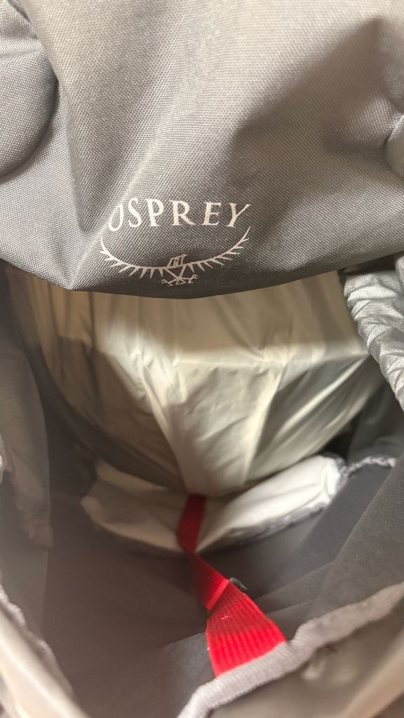 오스프리 렌 65 여성 등산 배낭 그레이 (방수커버 포함) 이미지