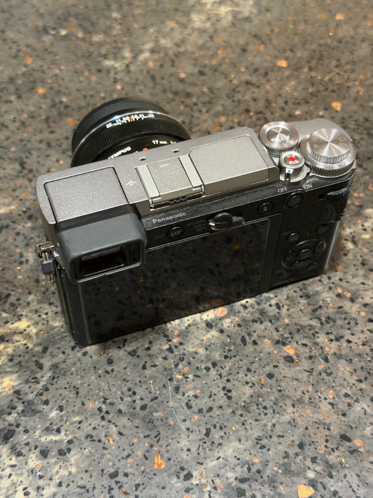 파나소닉 루믹스 GX9 및 마포 렌즈 이미지