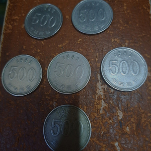 500원동전(1982년 2개 1983년 3개 1984년1개) 이미지