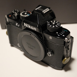 니콘 ZF 블랙 / Z 24-120 / Z35 F1.4 / Z26 F28 / 빌트 50 F2 / 빌트 85 F2 이미지