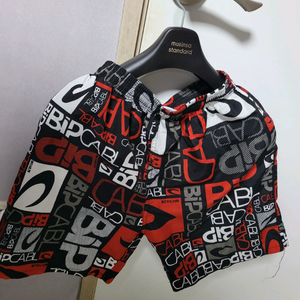 남성용 수영복 반바지 2가지 입니다사이즈는 L이며, 허리 부분은 밴딩과 스트링으로 조절 가능합니다안쪽에는 메쉬 안 이미지