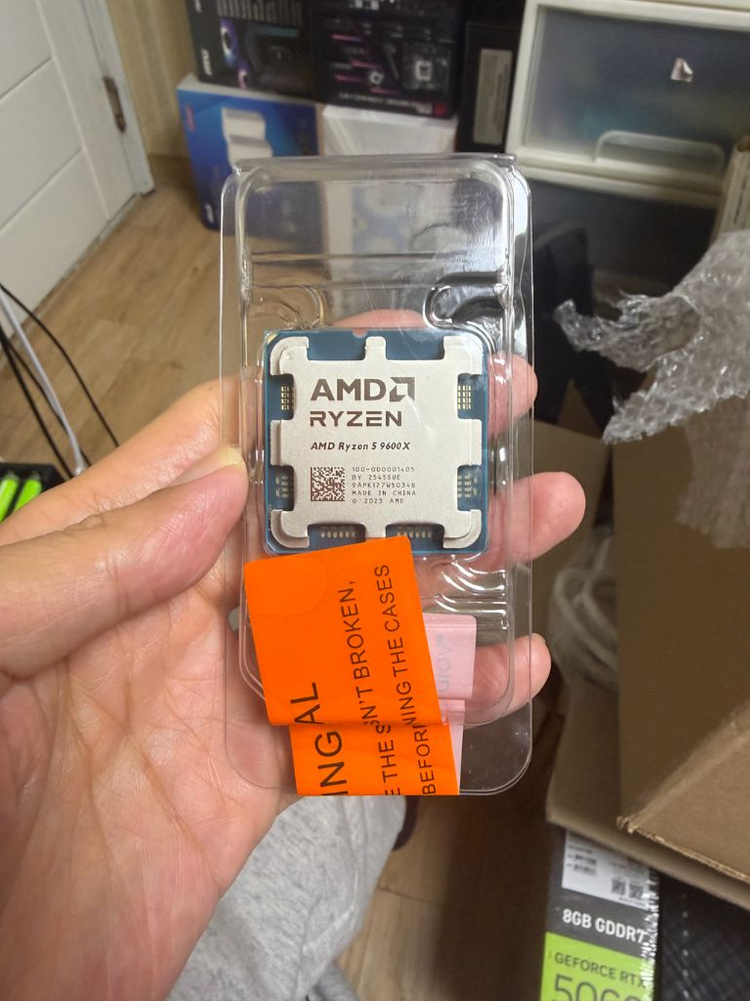 AMD 라이젠5 9600X CPU 이미지