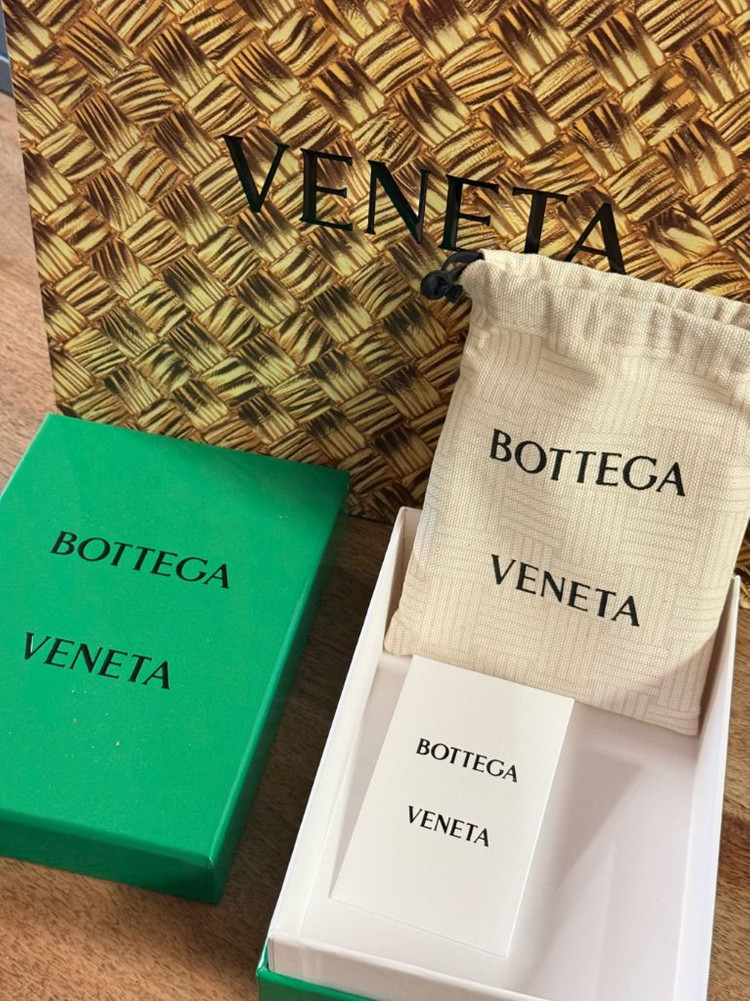 [새상품]보테가 베네타 인트레치아토 반지갑 블랙 이미지