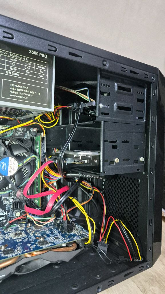 i3-7100 & GTX660 본체 이미지