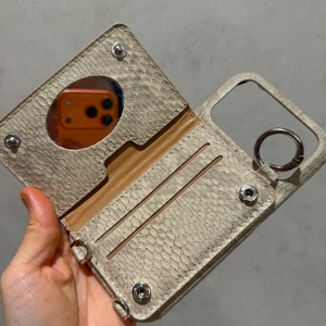 아이폰17프로 거울 카드지갑 뱀피패턴 (정가 44000) 이미지