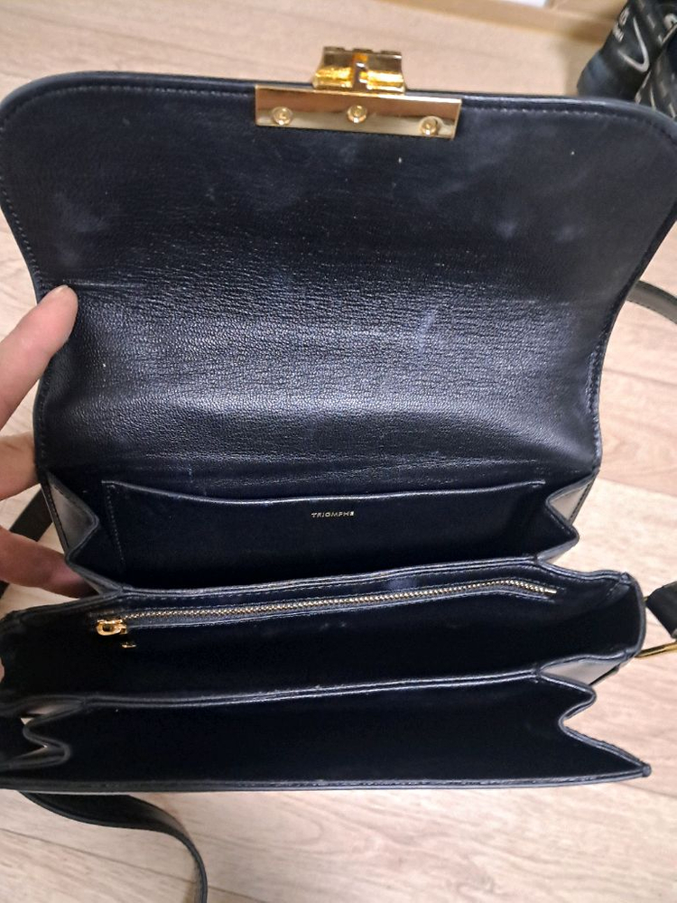셀린느 트리옹페 숄더백 가로23 세로17 55000원에판매해요.가방안쪽에사용감있어요 이미지
