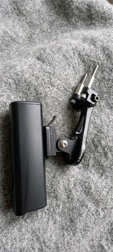 속도계 마운트 자전거전조등 거치대 이미지