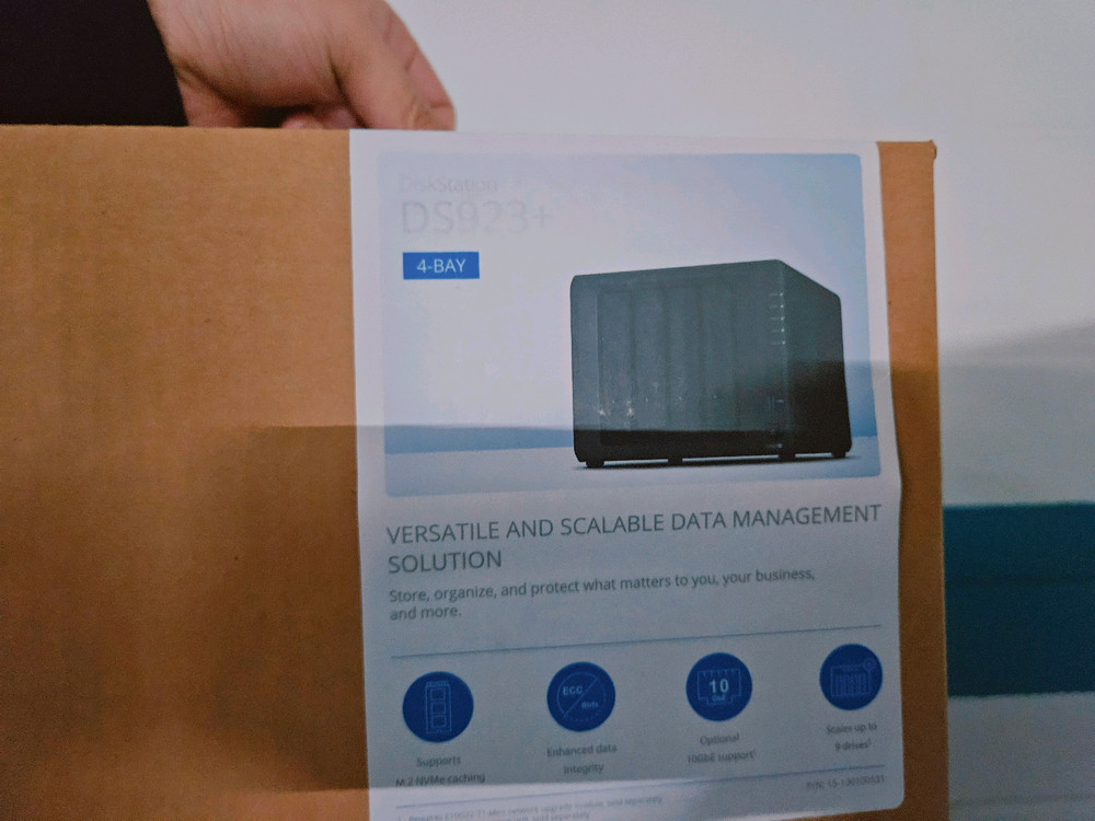 4베이 NAS 이미지