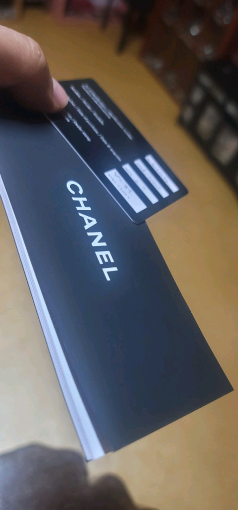 샤넬선글라스 까멜리마 투톤정품(CHANEL 5113-A) 상태좋음 기스없음특징: 안경 다리(템플)에 입체적인 까멜 이미지
