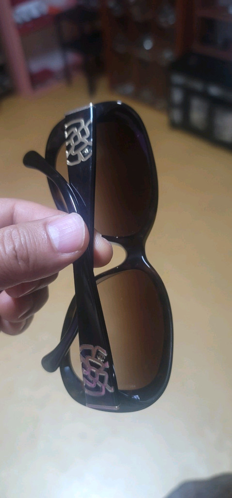 샤넬선글라스 까멜리마 투톤정품(CHANEL 5113-A) 상태좋음 기스없음특징: 안경 다리(템플)에 입체적인 까멜 이미지