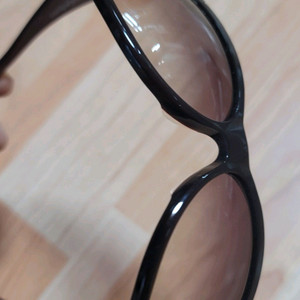 당액스입생로랑(YSL) 6142/F/S 선글라스 기스없음이 모델은 입생로랑 선글라스 중에서도 프레임 측면에 스와로브 이미지