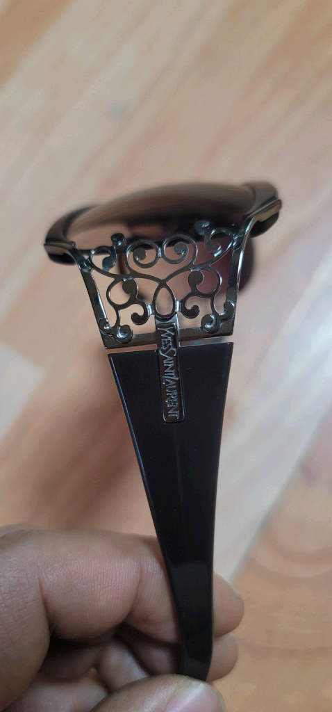 당액스입생로랑(YSL) 6142/F/S 선글라스 기스없음이 모델은 입생로랑 선글라스 중에서도 프레임 측면에 스와로브 이미지