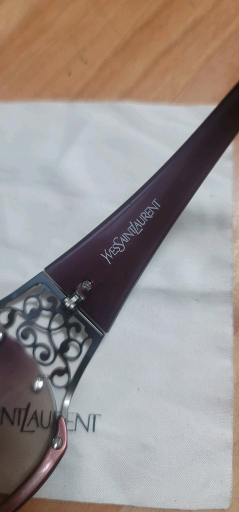 당액스입생로랑(YSL) 6142/F/S 선글라스 기스없음이 모델은 입생로랑 선글라스 중에서도 프레임 측면에 스와로브 이미지