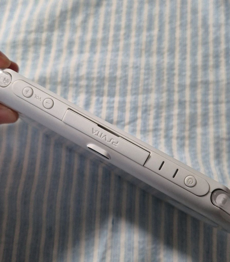 소니 psvita 비타 2세대 화이트 이미지