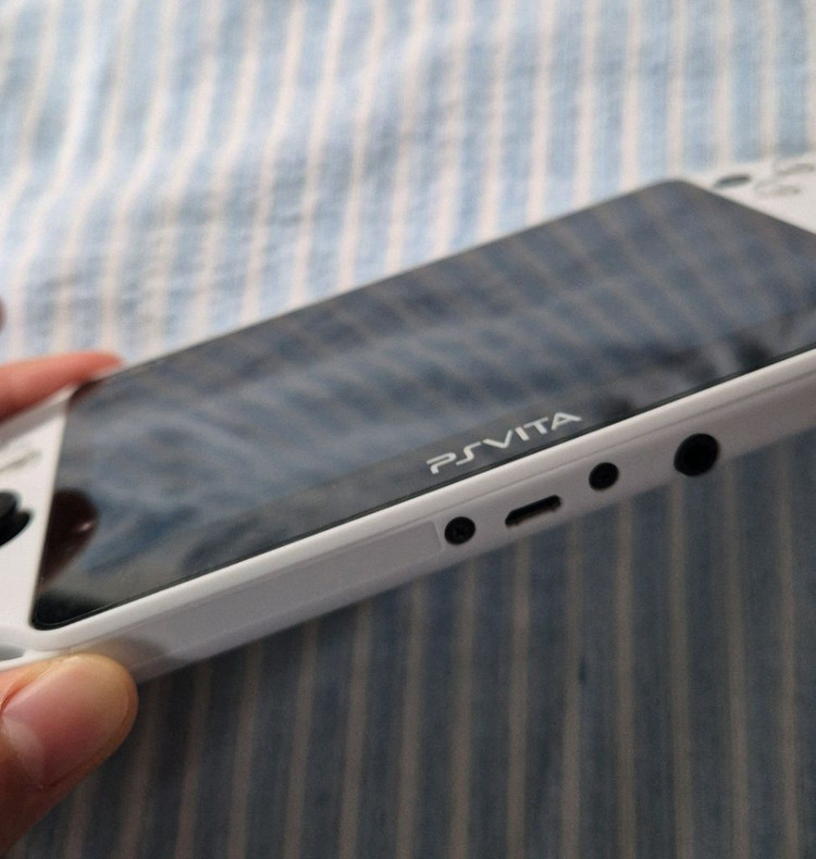 소니 psvita 비타 2세대 화이트 이미지