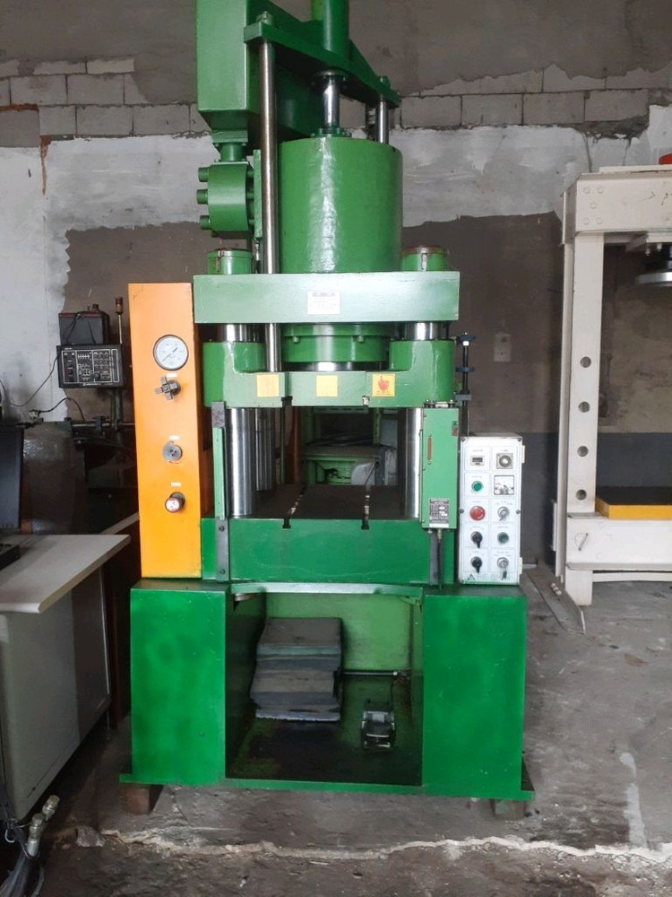 유압단조프레스 300톤 이미지