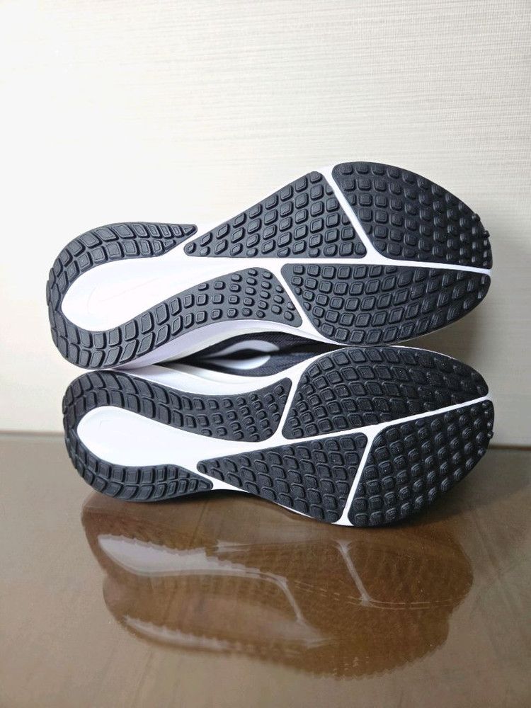 (255,270) 나이키 에어 줌 보메로 러닝화 블랙화이트 이미지