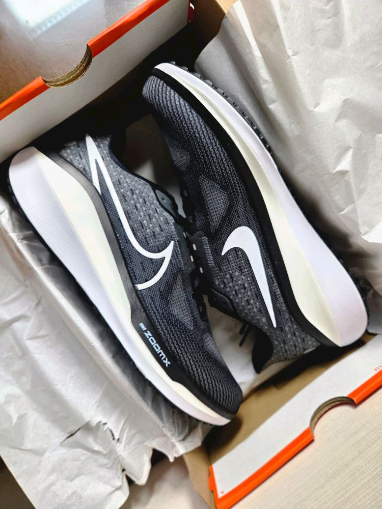 (255,270) 나이키 에어 줌 보메로 러닝화 블랙화이트 이미지