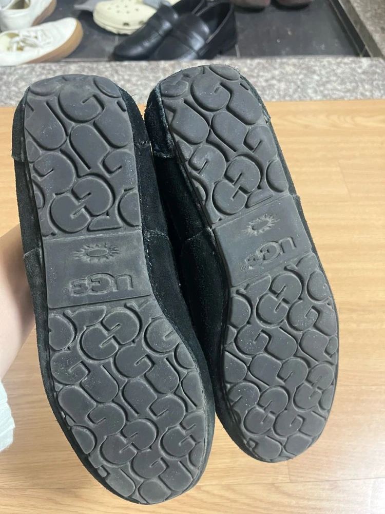 어그 ascot 270사이즈 네이비 판매합니다. 이미지