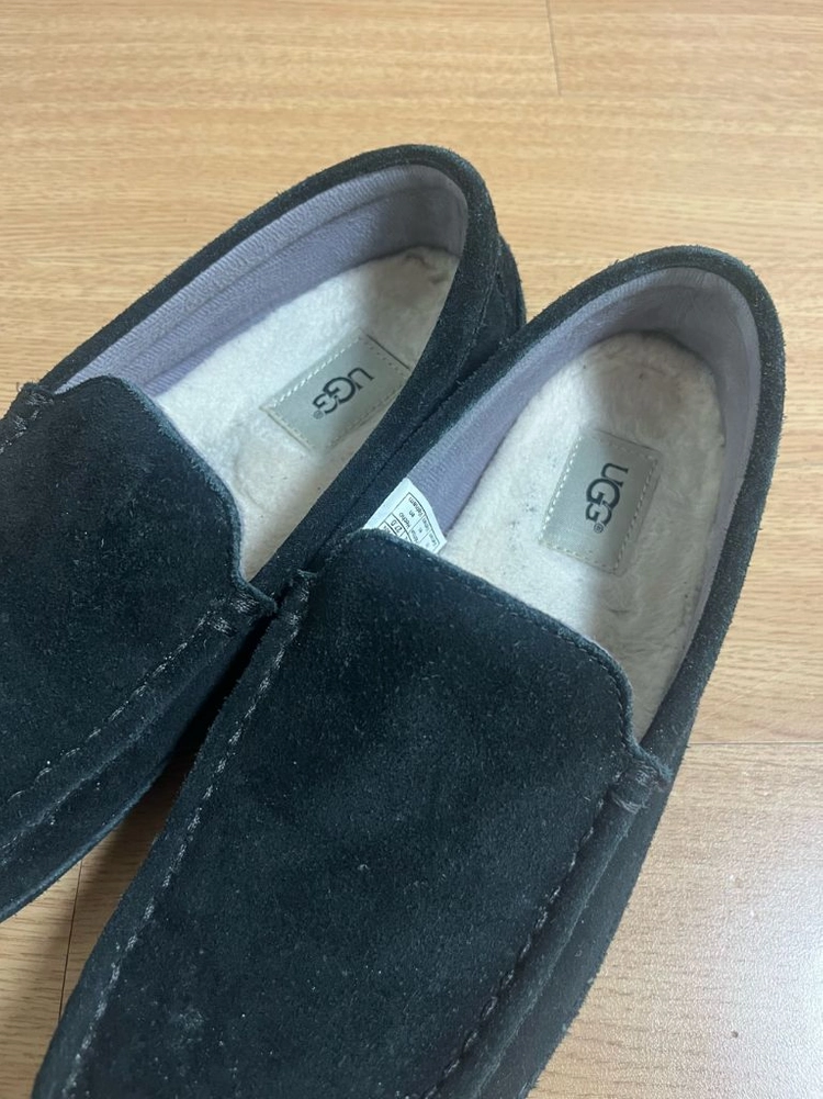 어그 ascot 270사이즈 네이비 판매합니다. 이미지