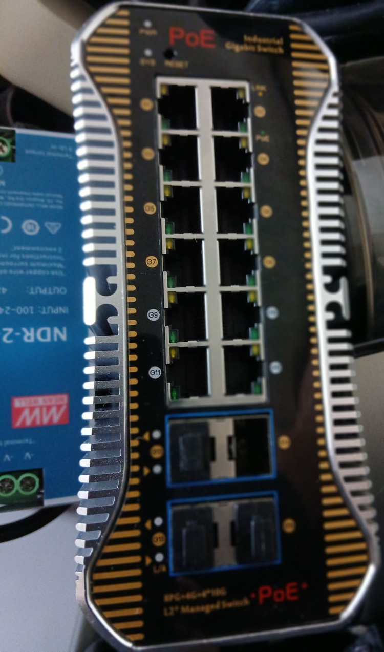 산업용 L2+ 매니지드 PoE 이더넷 스위치와 민웰 NDR -240-48파워 서프라이 세트 이미지