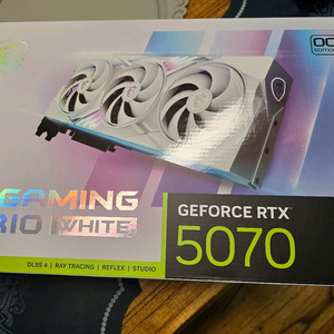 MSI RTX 5070 트리오 화이트 이미지