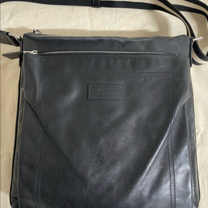 정품 발리 가죽크로스백 이미지