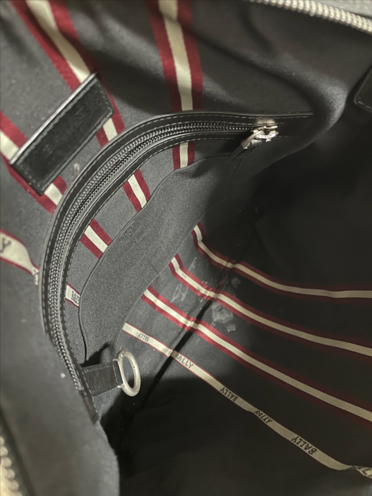 정품 발리 가죽크로스백 이미지