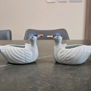 청화백자 오리 한쌍 이미지