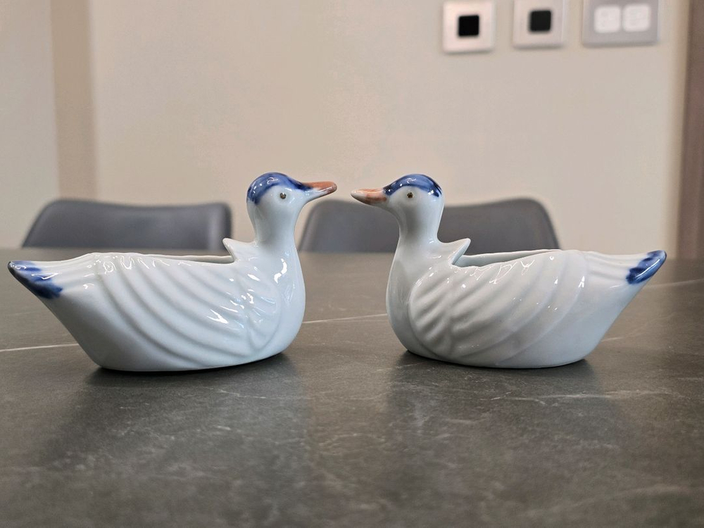 청화백자 오리 한쌍 이미지