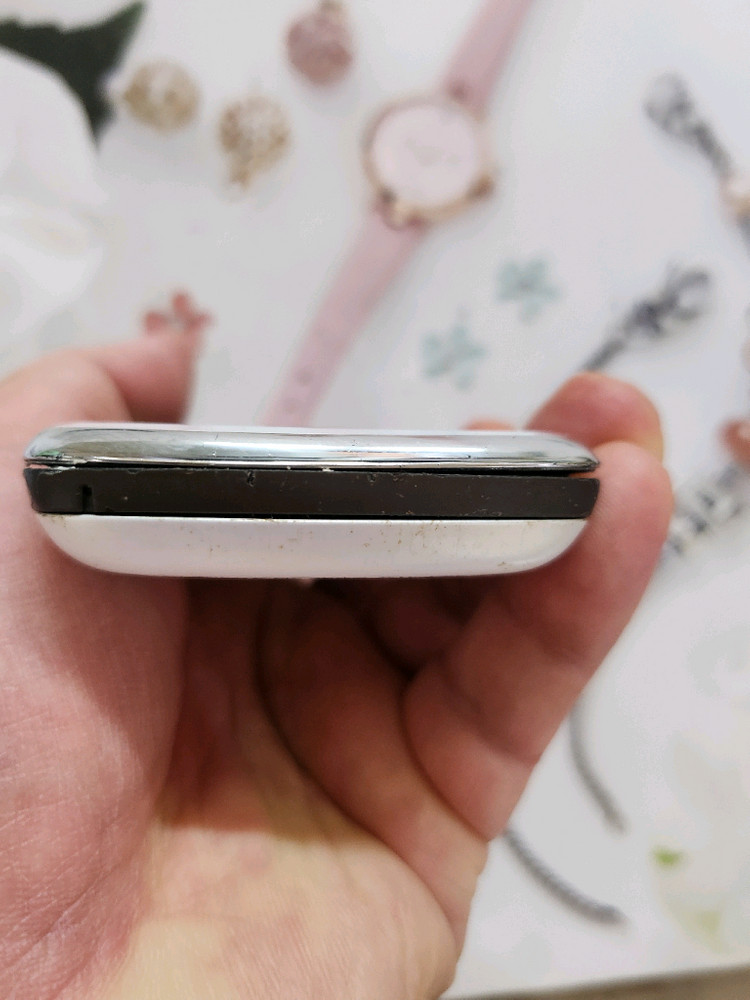올드폰 블랙베리 볼드 blackberry 9700 이미지