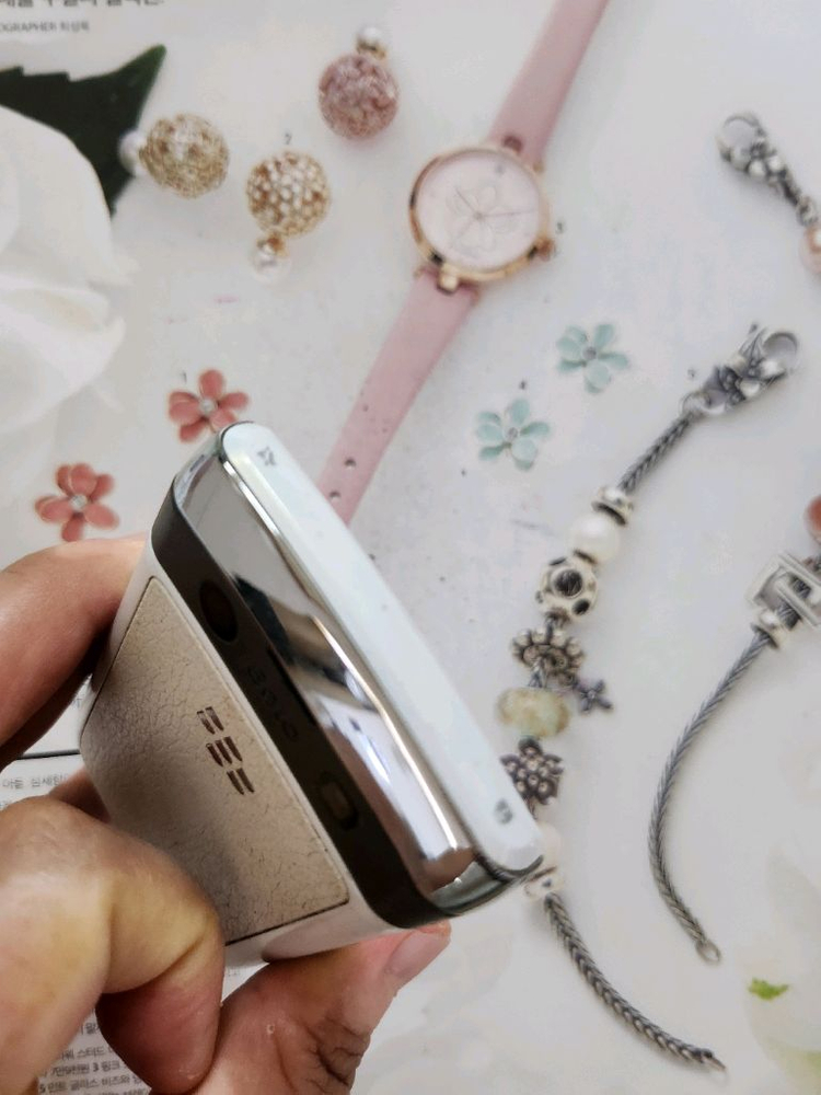 올드폰 블랙베리 볼드 blackberry 9700 이미지