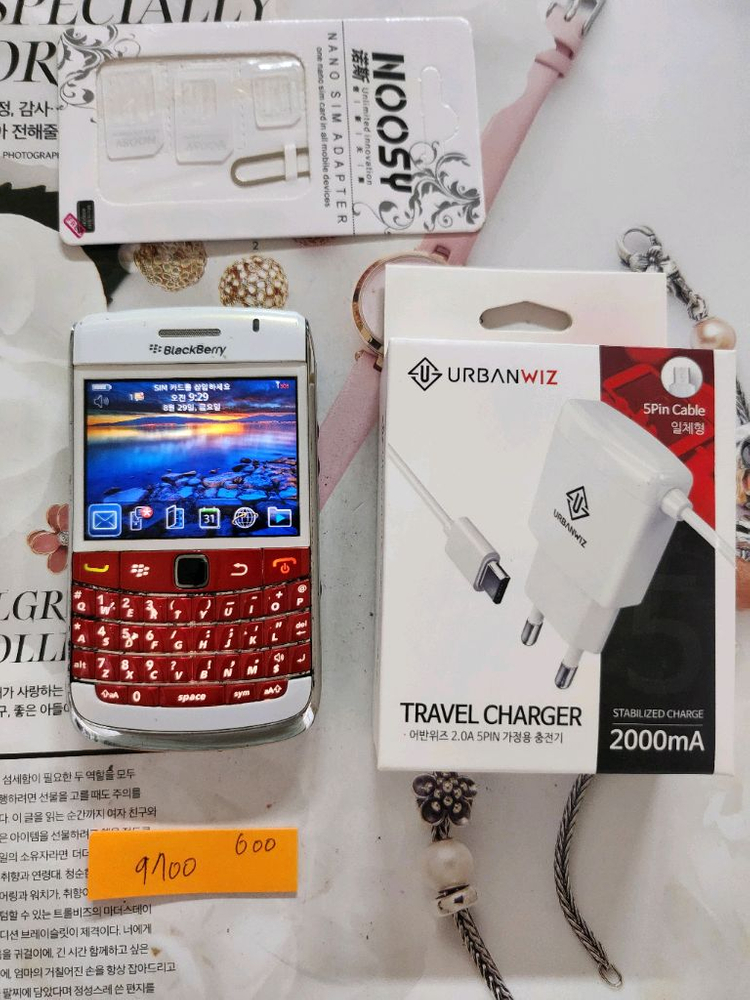올드폰 블랙베리 볼드 blackberry 9700 이미지