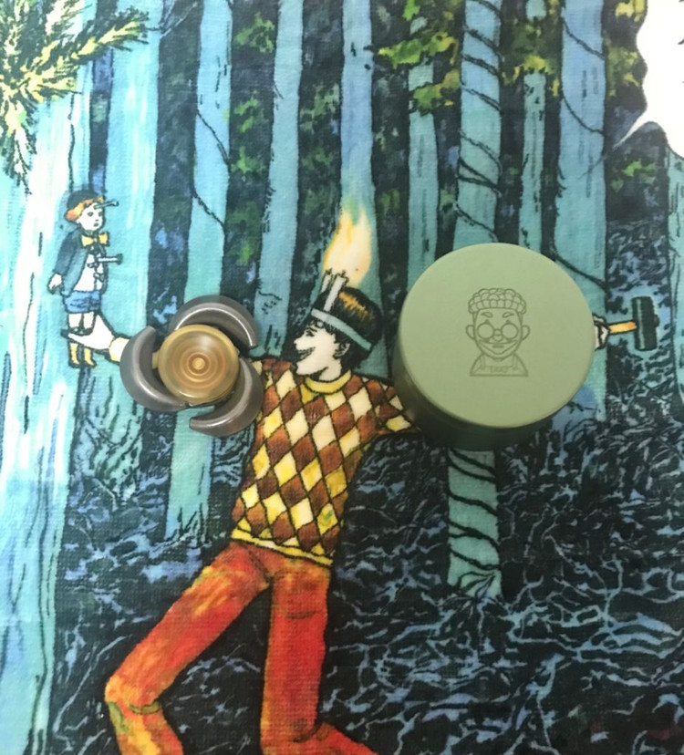 3날 스테인레스 스틸+울템 버튼 스피너 판매합니다 이미지