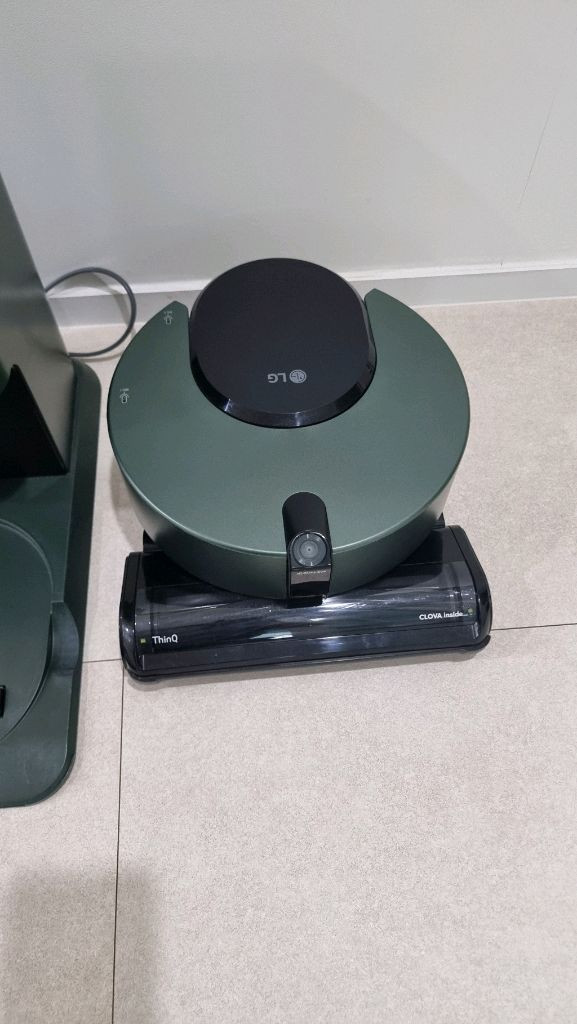 LG오브제 먼지 로봇청소기 R9 먼지스테이션 포함 이미지