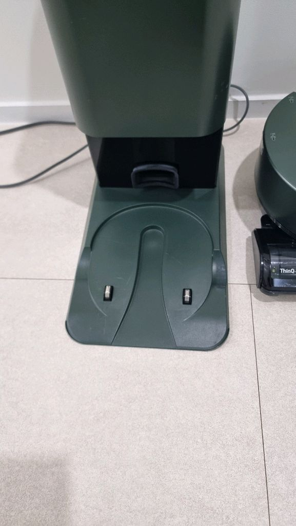 LG오브제 먼지 로봇청소기 R9 먼지스테이션 포함 이미지