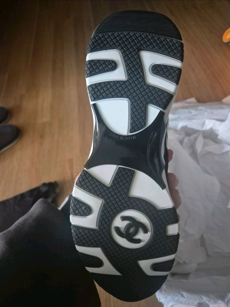 카프스킨 스니커즈 이미지