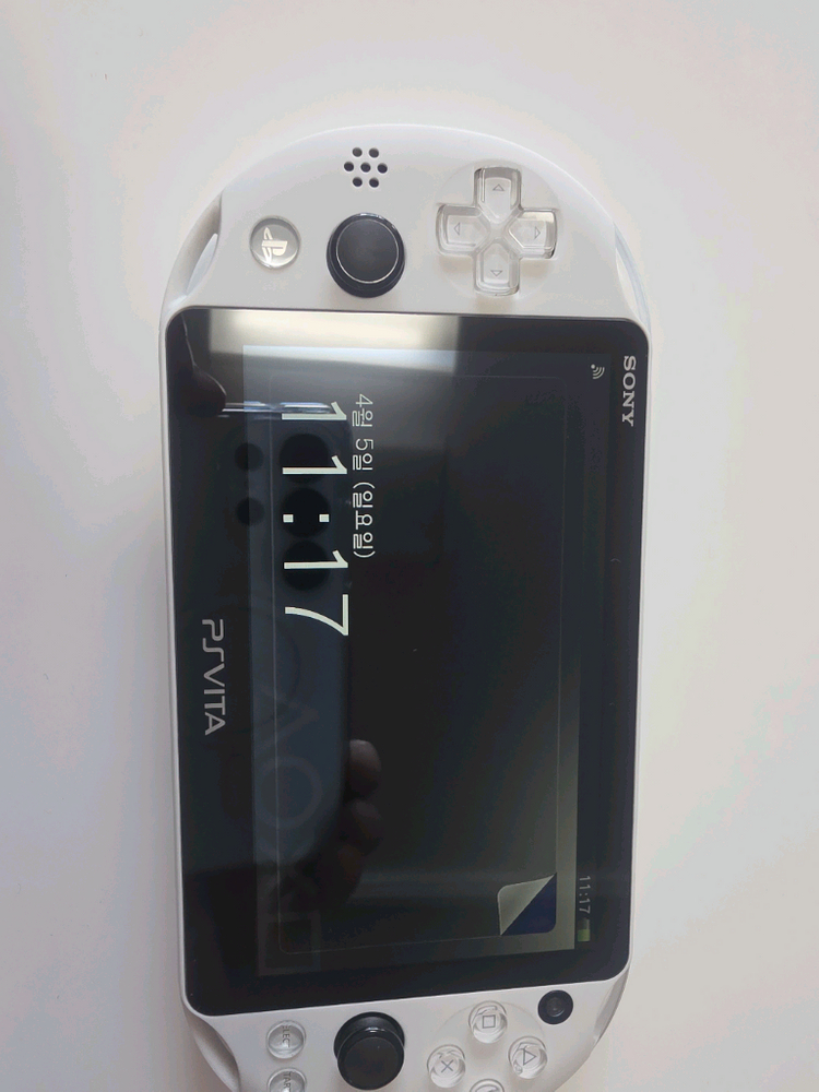 [S급/풀구성] PS Vita 2세대 화이트 + 호리 정품 L2/R2 그립 + 타이틀 3종 (충전기 2개 포함) 이미지