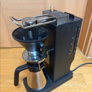 발뮤다 더 브루 커피머신 이미지