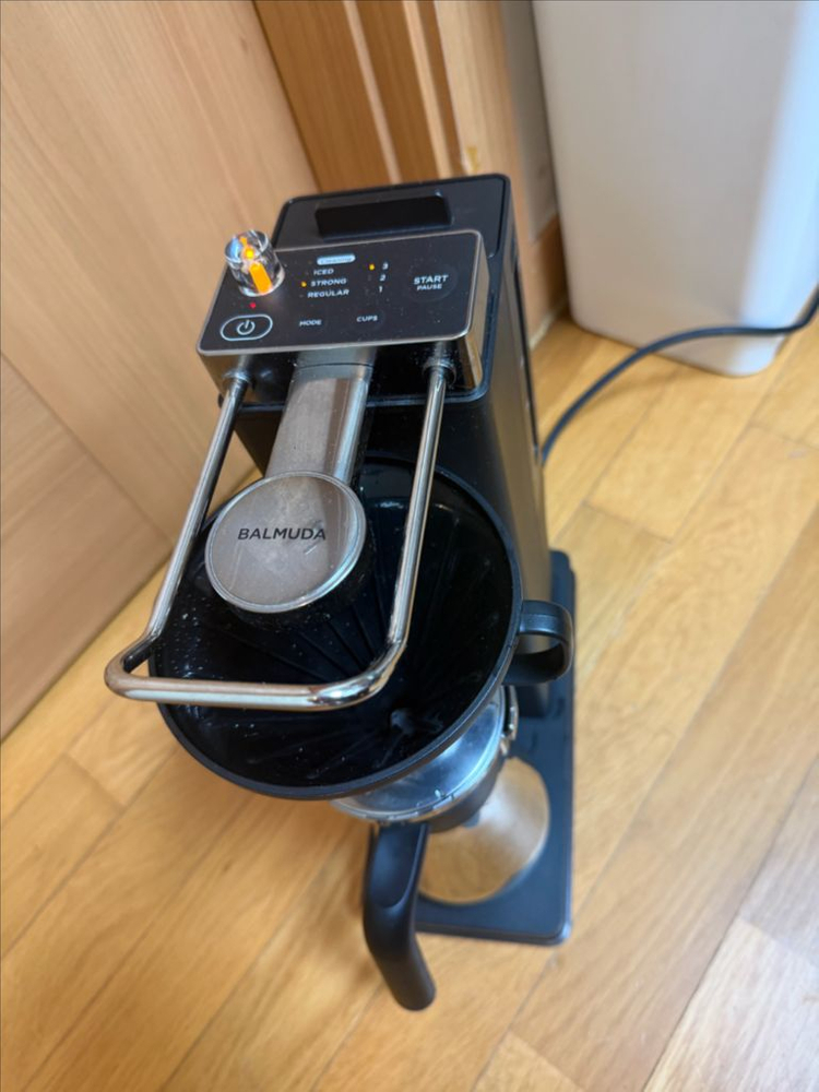 발뮤다 더 브루 커피머신 이미지